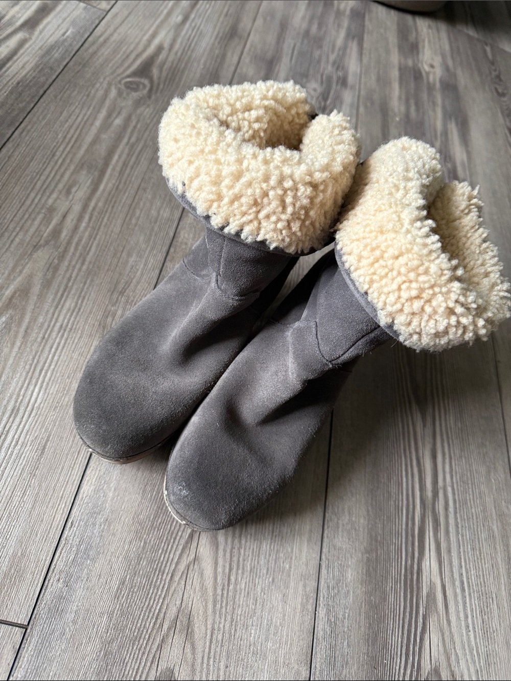 Y2k UGG Gray Suede  Clog Heeled Boots  size 8